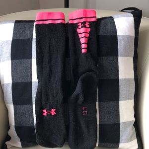Under Armour socks 🖤💗